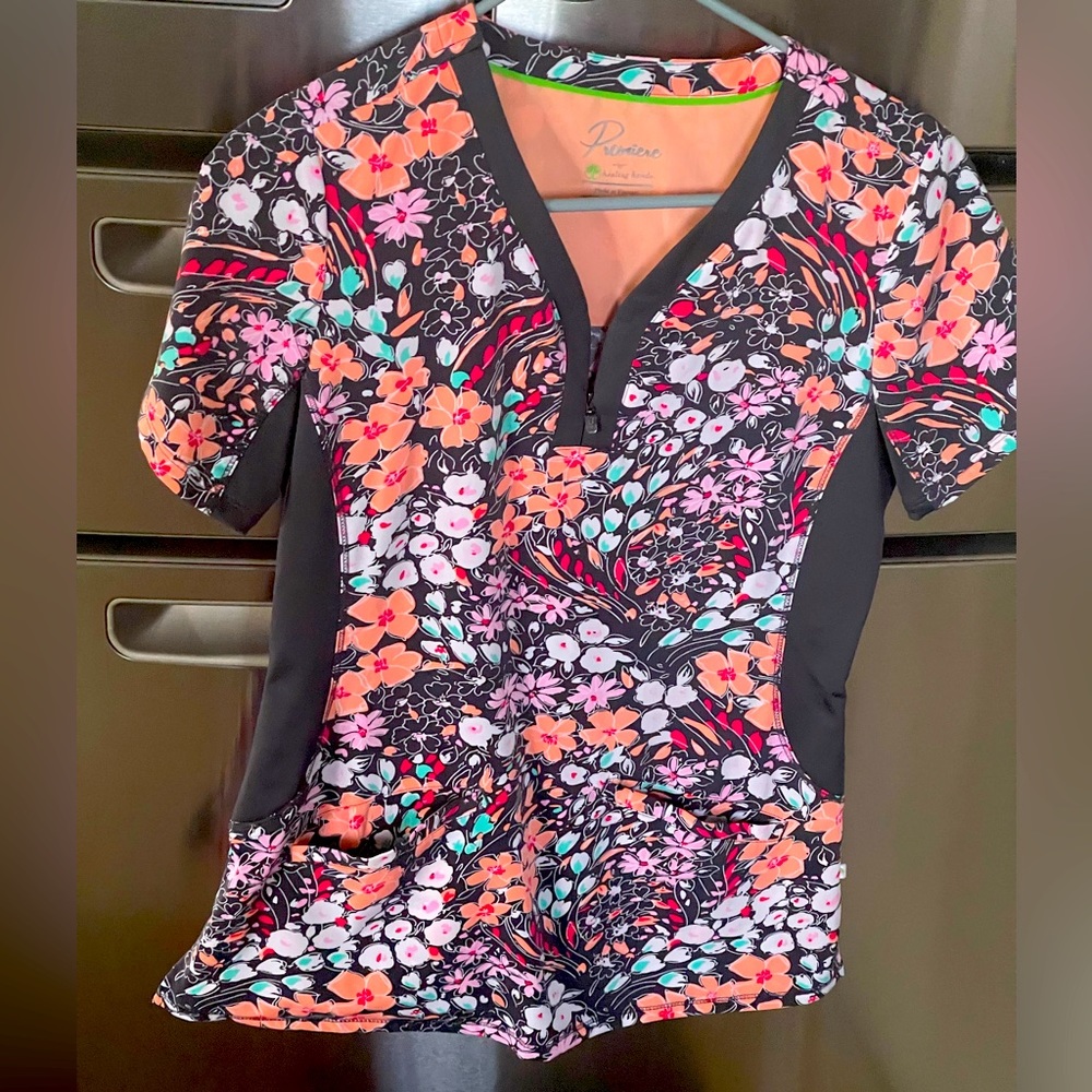 Scrub top healing hands size small